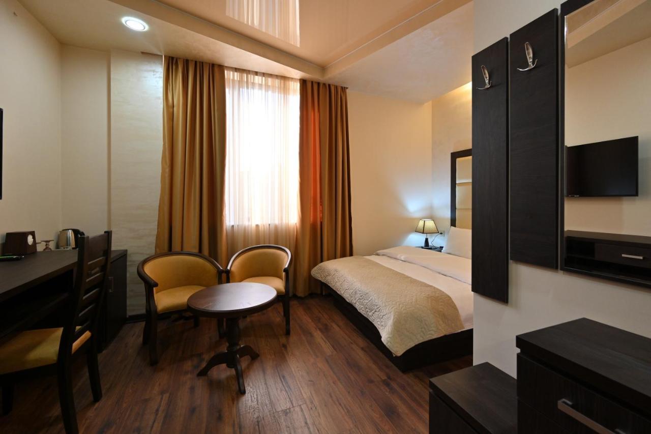 Hotel Partiez Yerevan Exterior photo