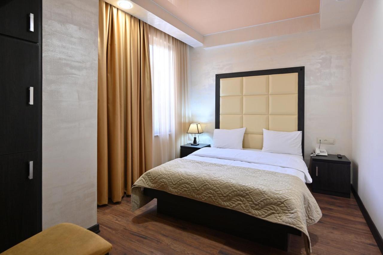 Hotel Partiez Yerevan Exterior photo