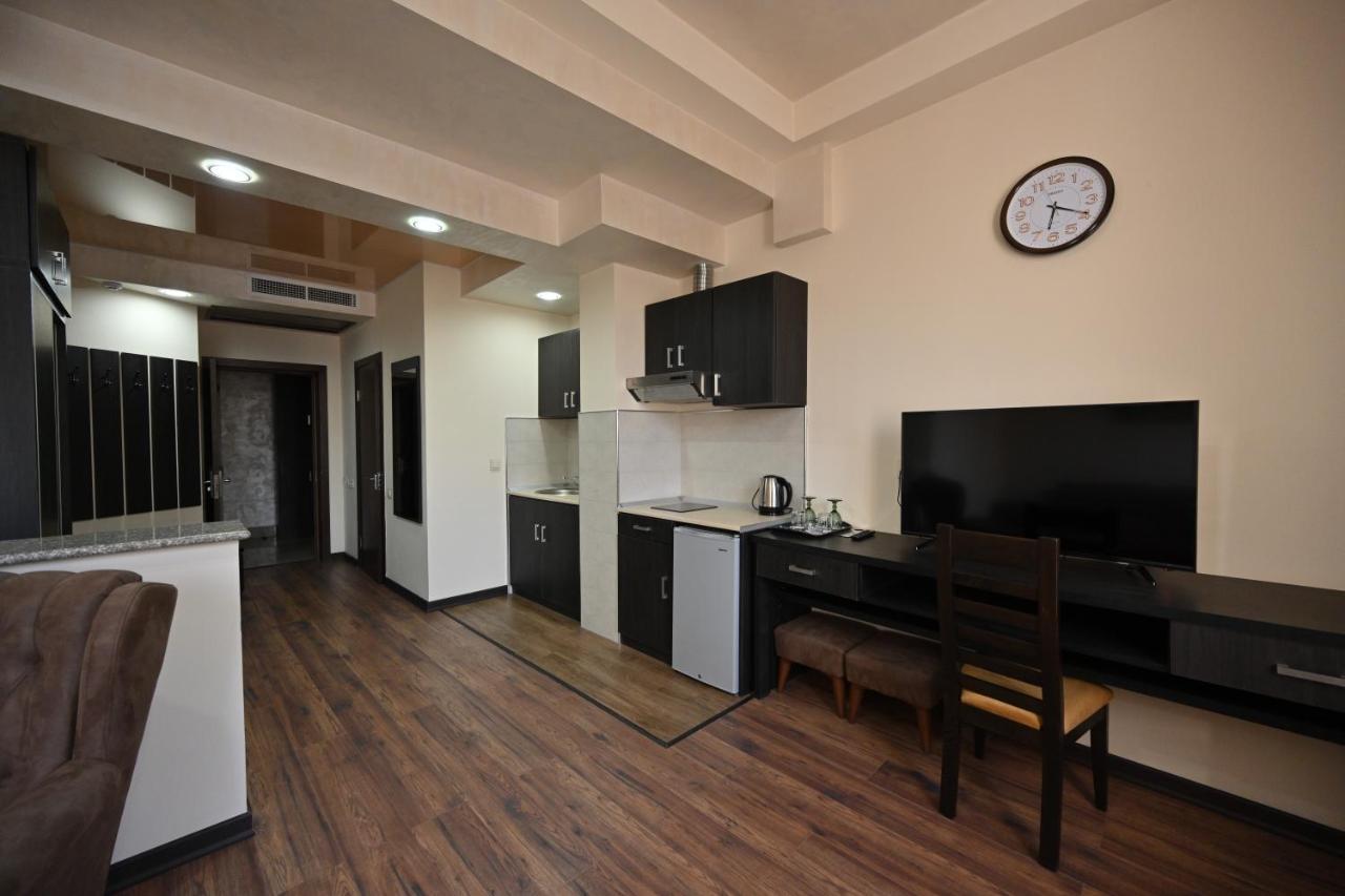 Hotel Partiez Yerevan Exterior photo