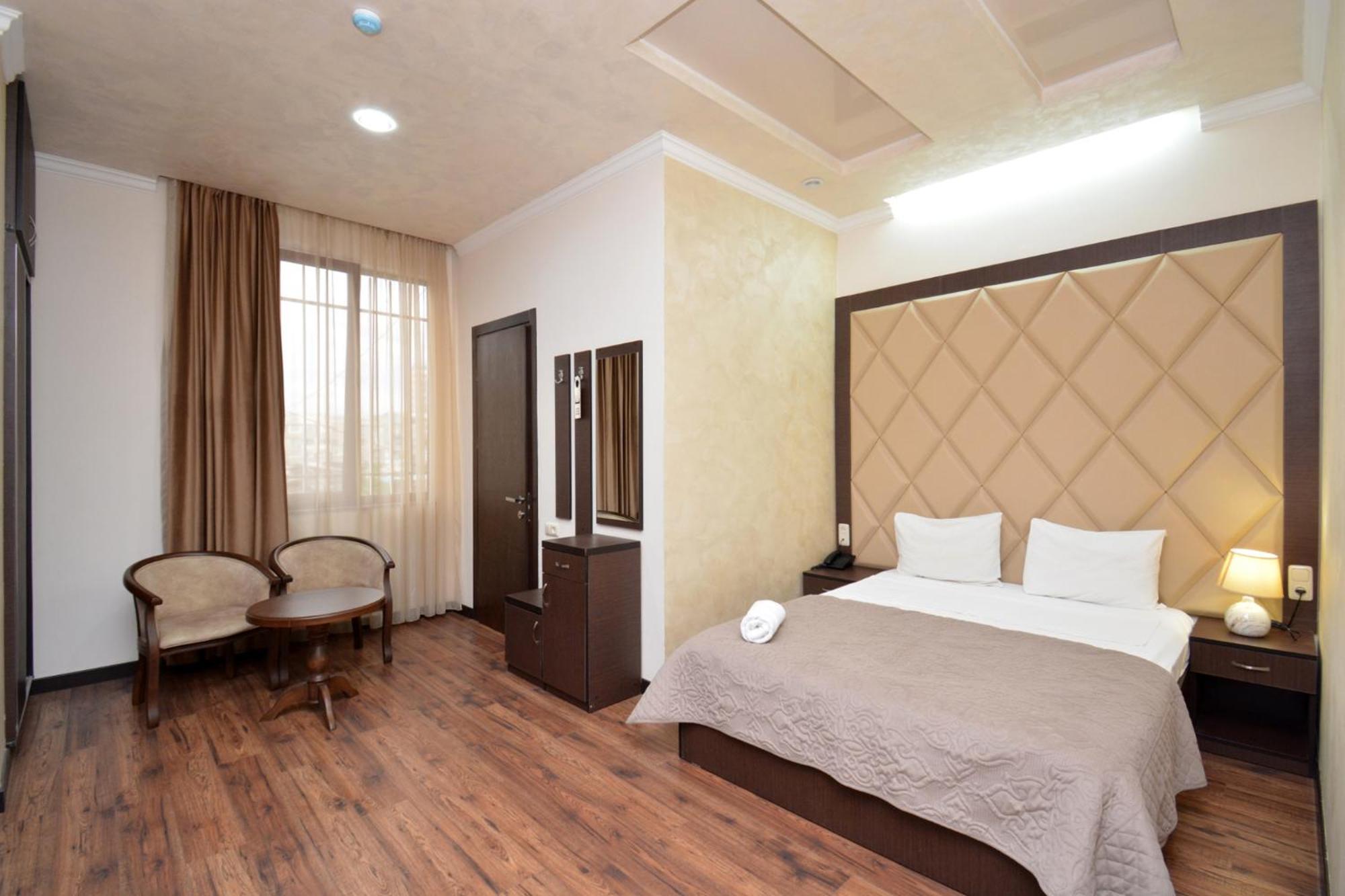 Hotel Partiez Yerevan Exterior photo