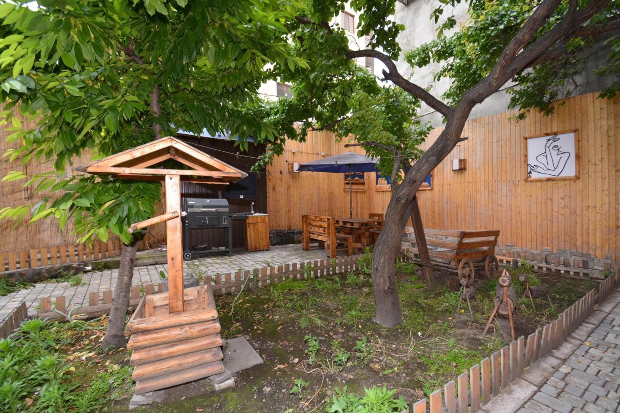 Hotel Partiez Yerevan Exterior photo