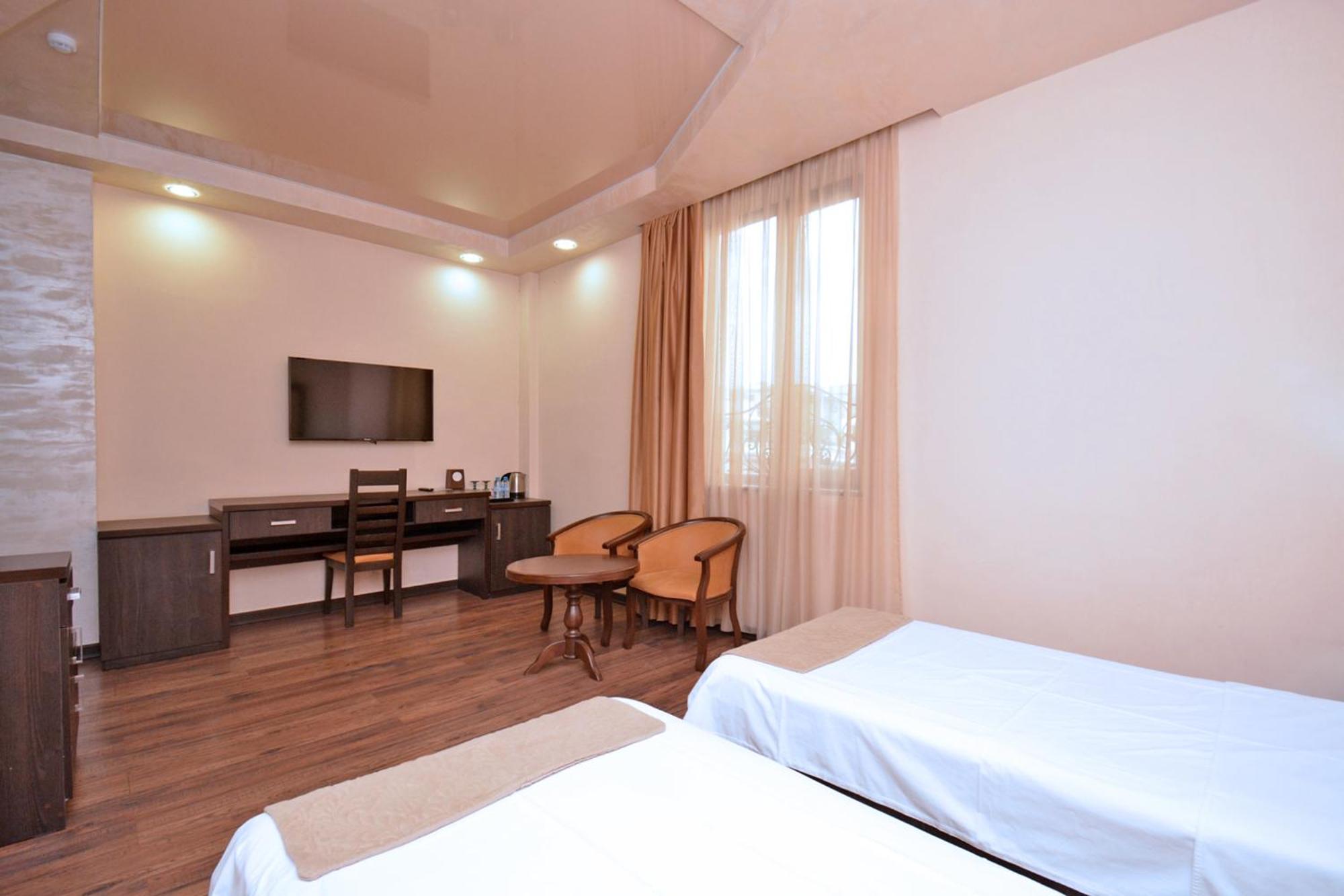 Hotel Partiez Yerevan Exterior photo