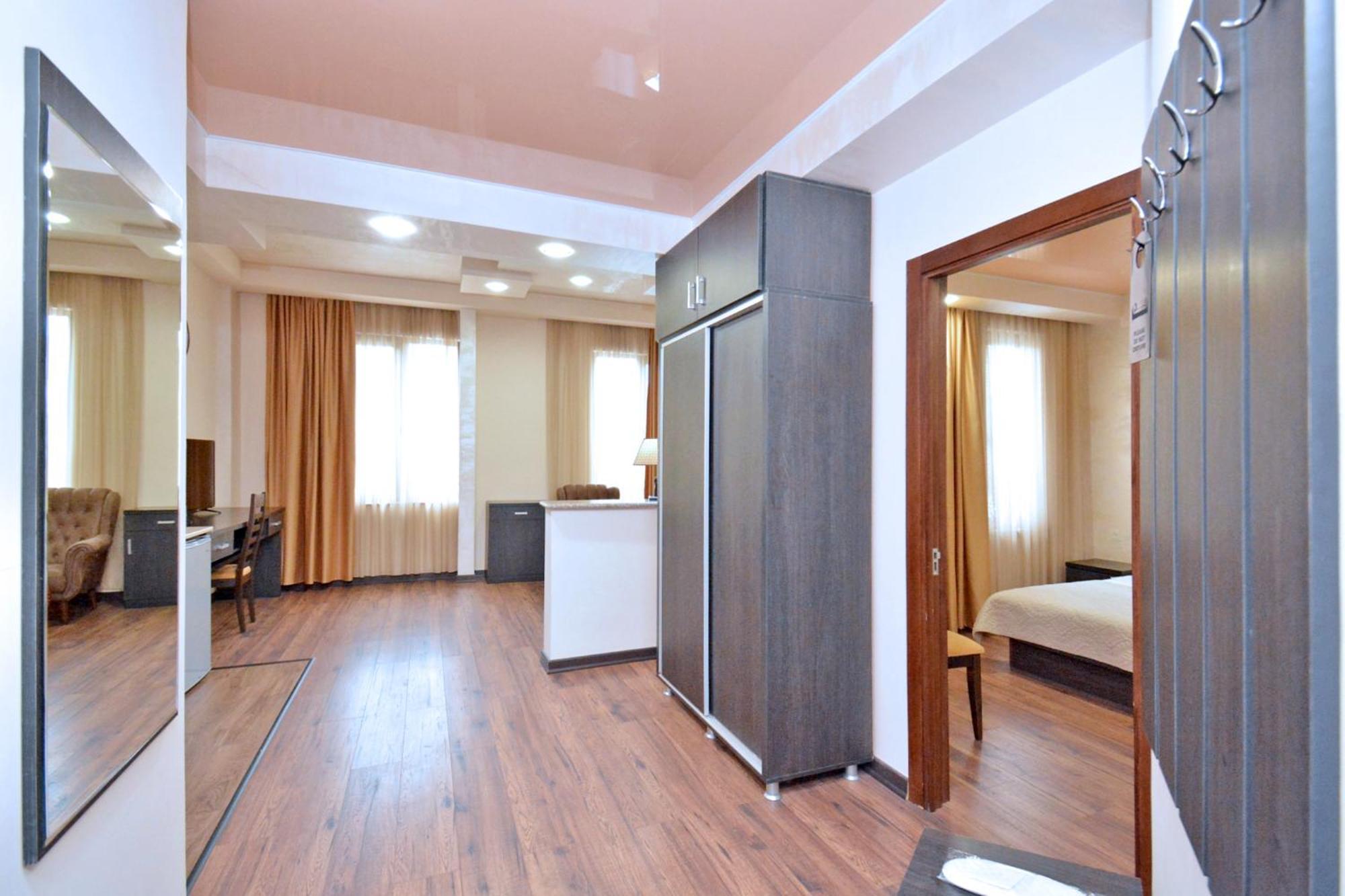 Hotel Partiez Yerevan Exterior photo