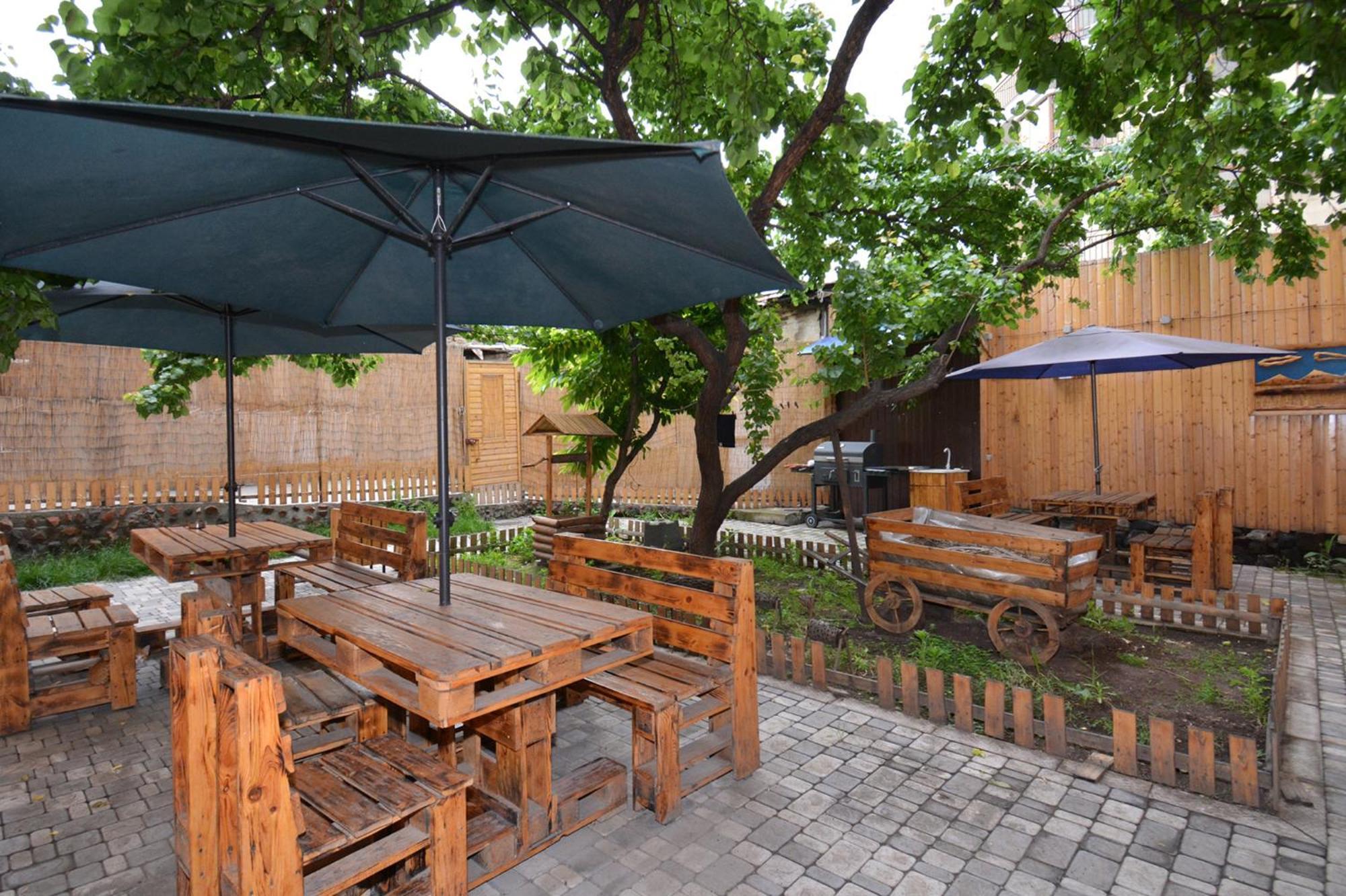 Hotel Partiez Yerevan Exterior photo