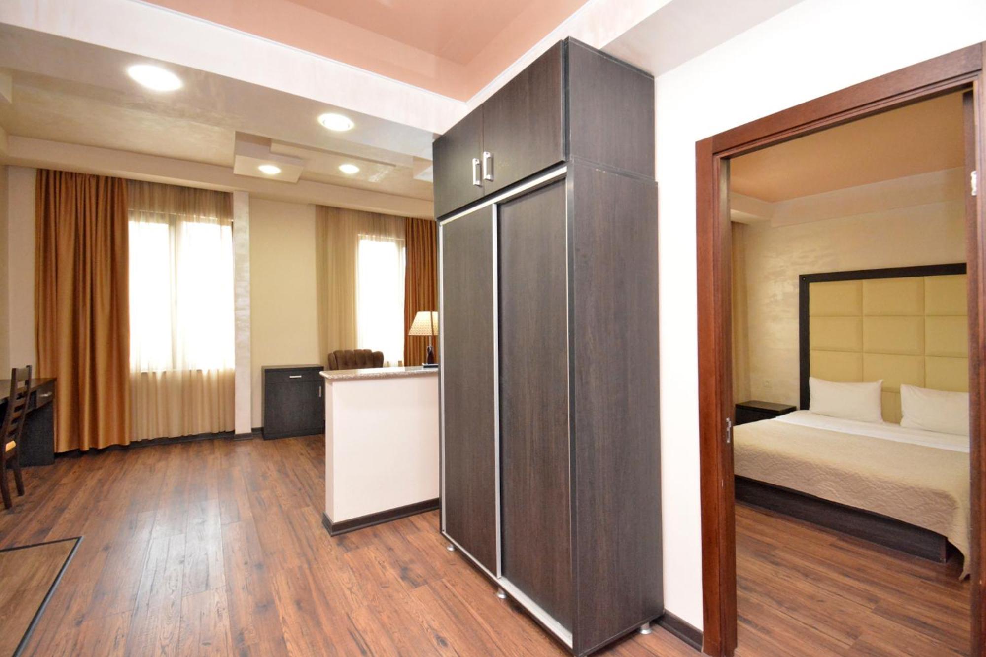 Hotel Partiez Yerevan Exterior photo