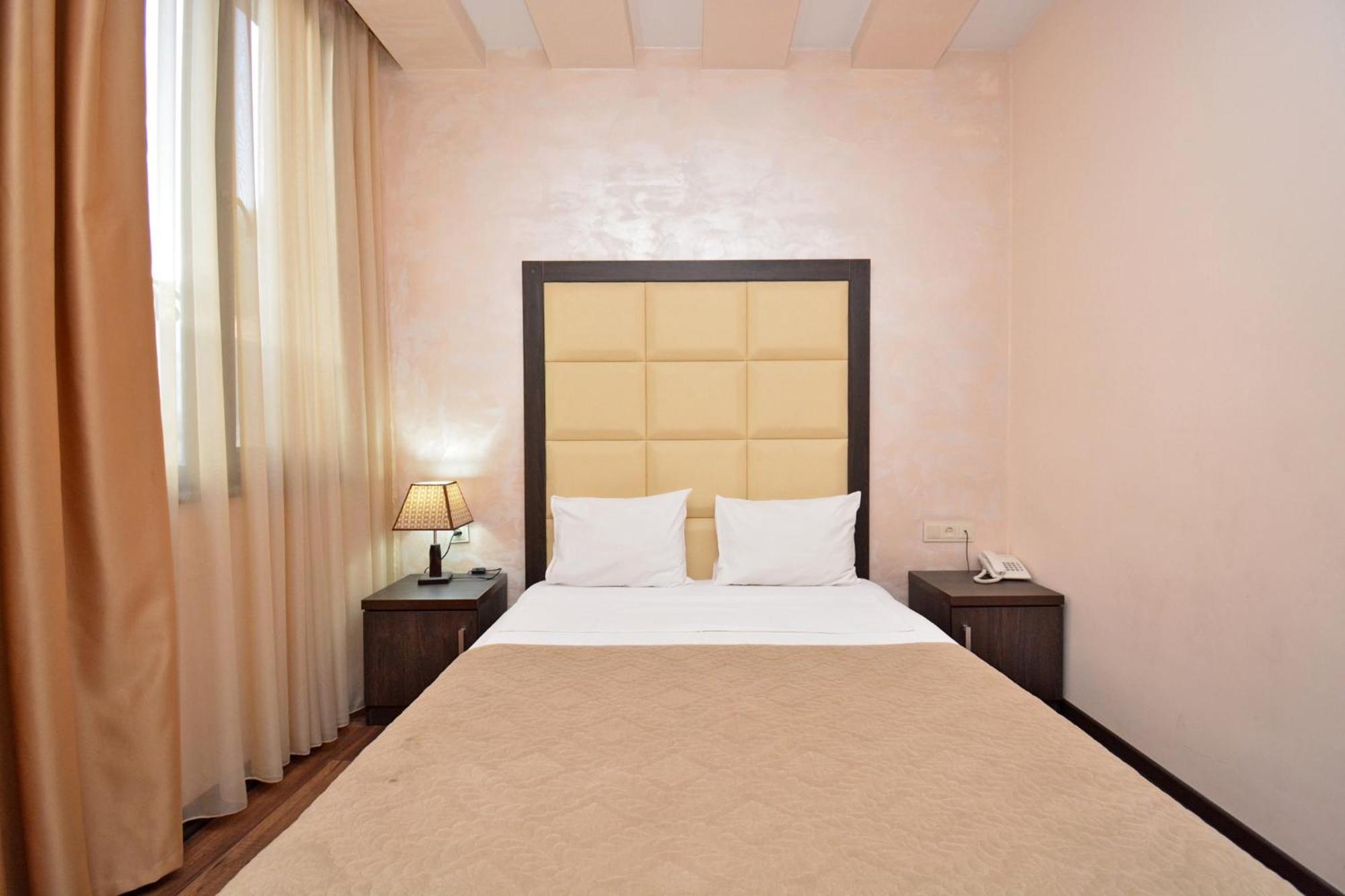 Hotel Partiez Yerevan Exterior photo