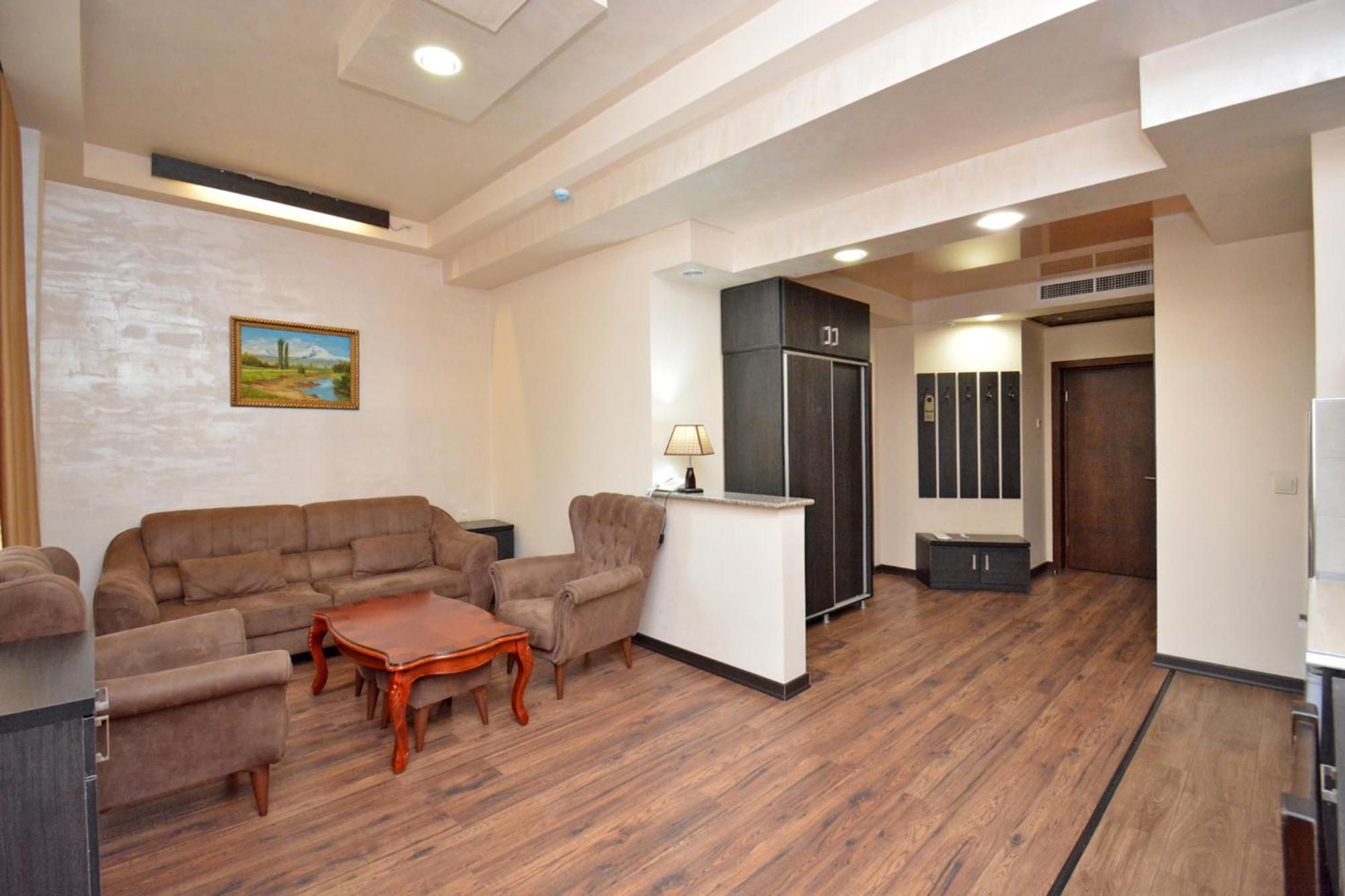 Hotel Partiez Yerevan Exterior photo