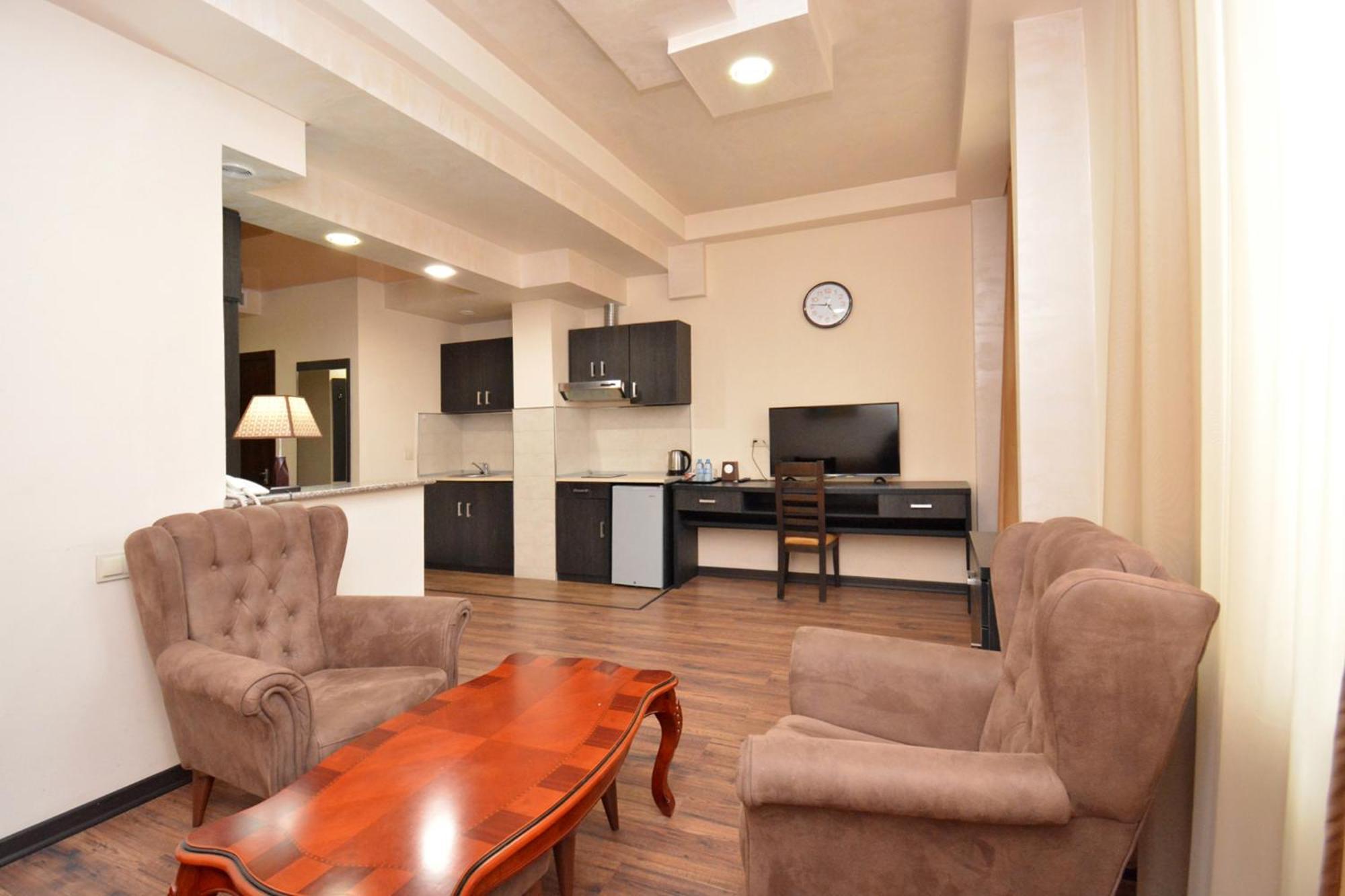 Hotel Partiez Yerevan Exterior photo