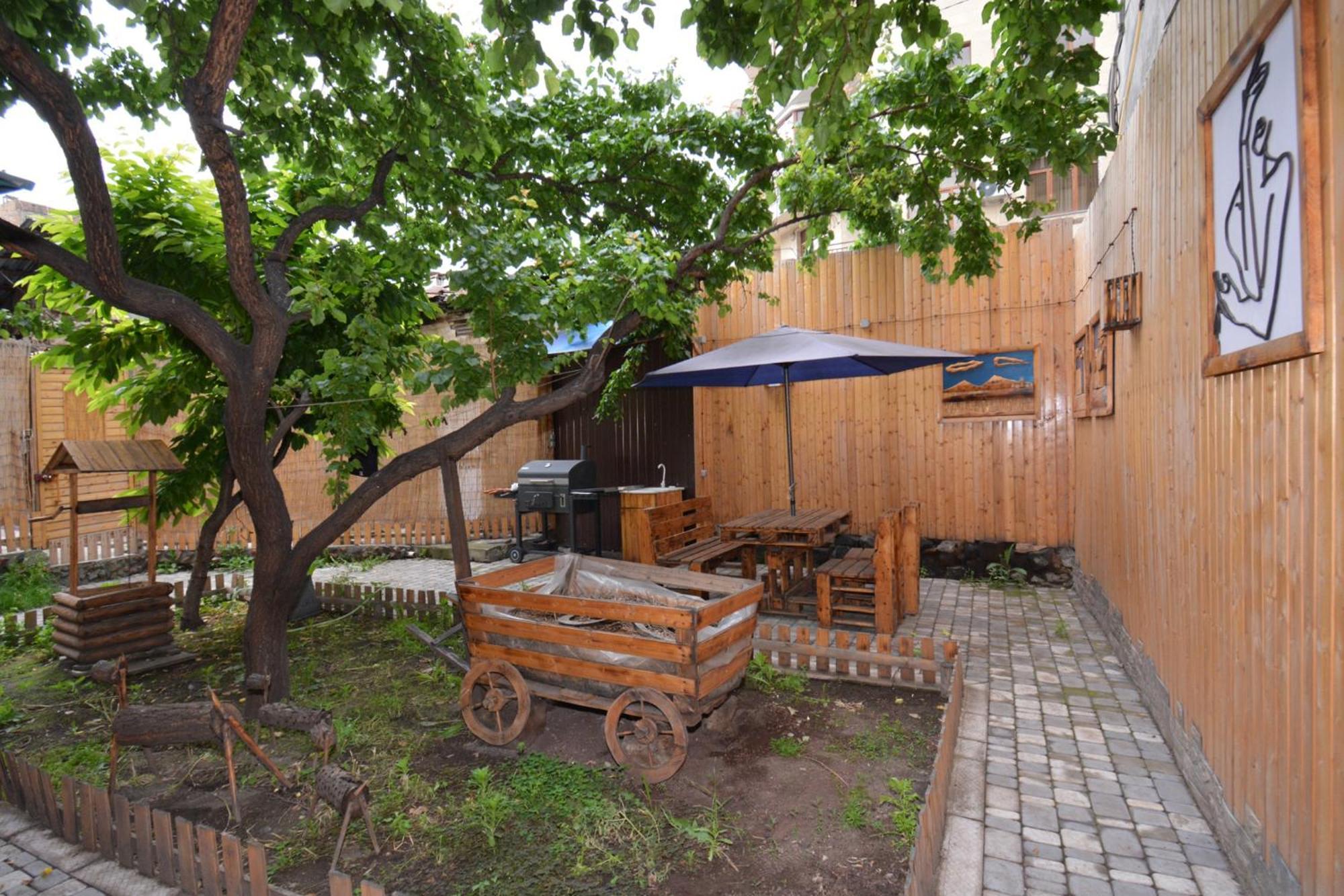 Hotel Partiez Yerevan Exterior photo