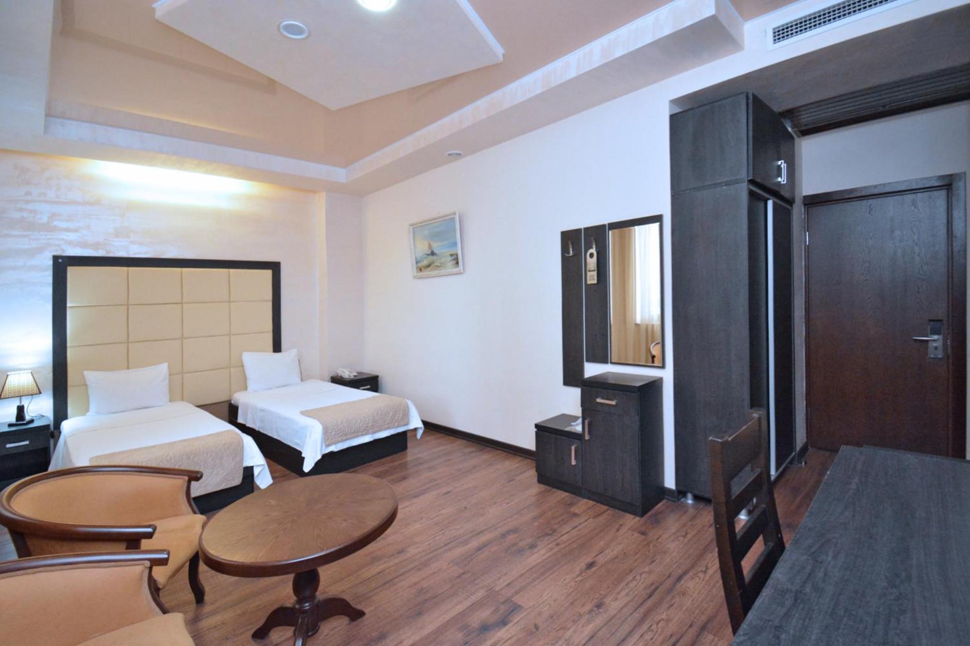 Hotel Partiez Yerevan Exterior photo
